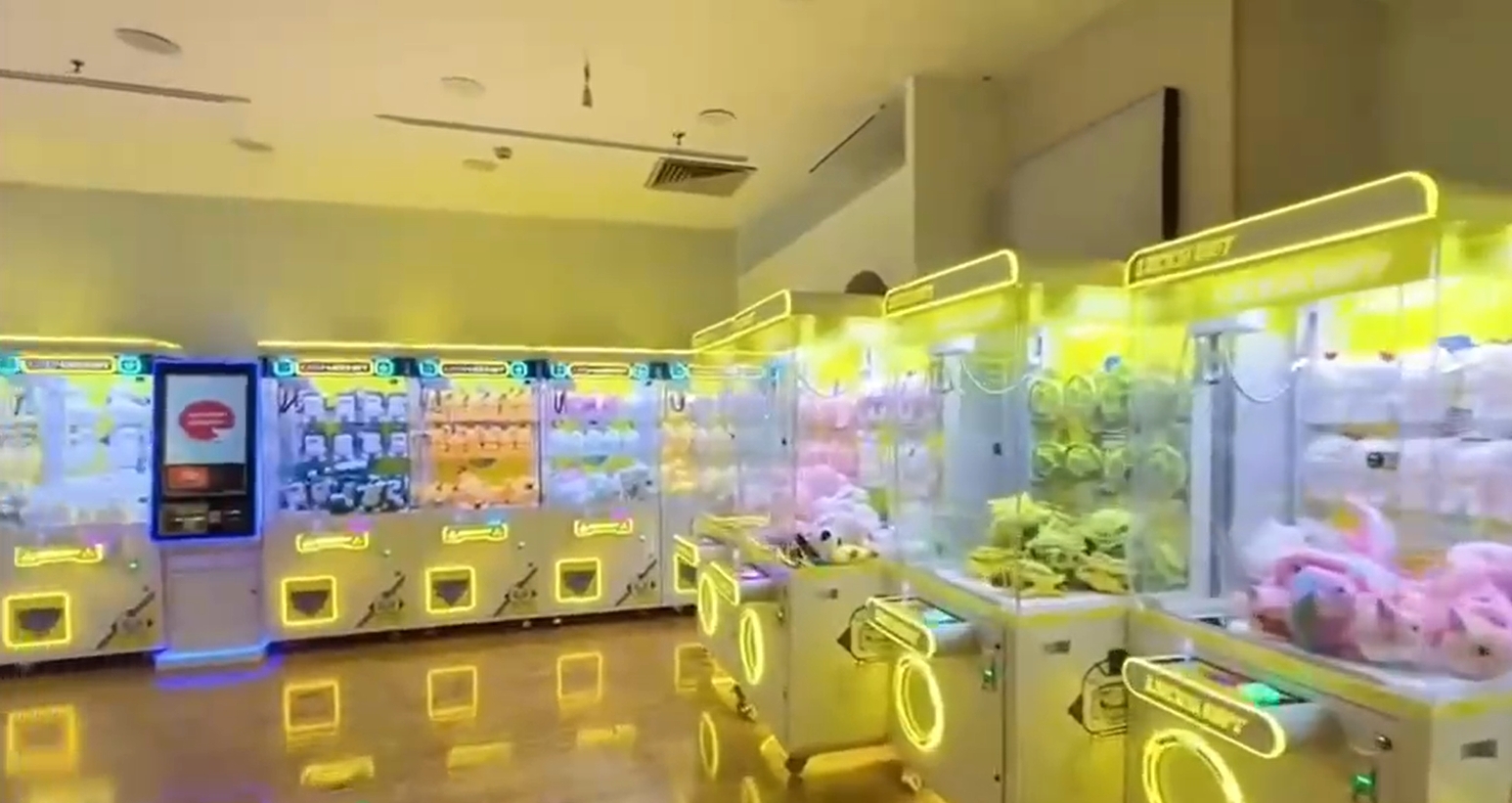 Banan Land Claw Machine Store