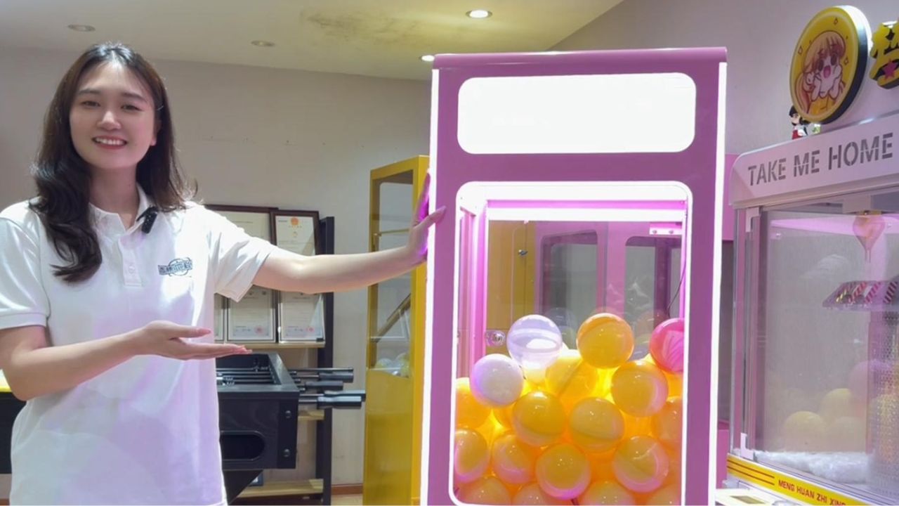 Banana Land Gashapon Machine 1